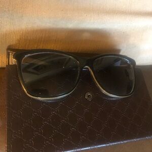 🌴Gucci Black Sunglasses w/Case - $250 or $225 w/offer 159A